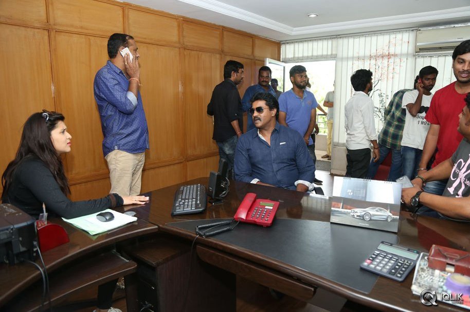 Jakkanna-Movie-Team-Visited-Hyderabad-Theaters